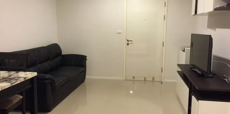 Studio in the Condo in Huai Khwang, Bangkok, Thailand  № 156214