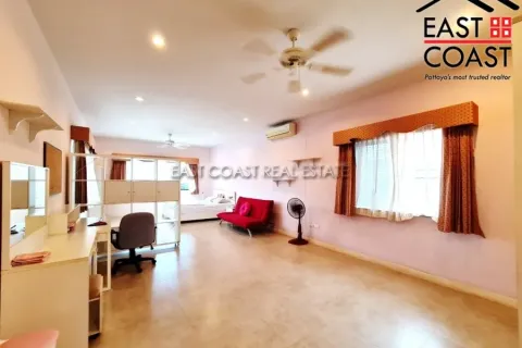 Casa de 4 dormitorios en Pattaya, Tailandia № 212390 - foto 18