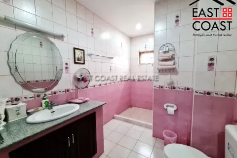 Casa de 4 dormitorios en Pattaya, Tailandia № 212390 - foto 16