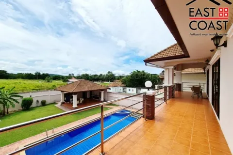 Casa de 4 dormitorios en Pattaya, Tailandia № 212390 - foto 2