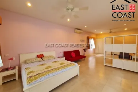 Casa de 4 dormitorios en Pattaya, Tailandia № 212390 - foto 19