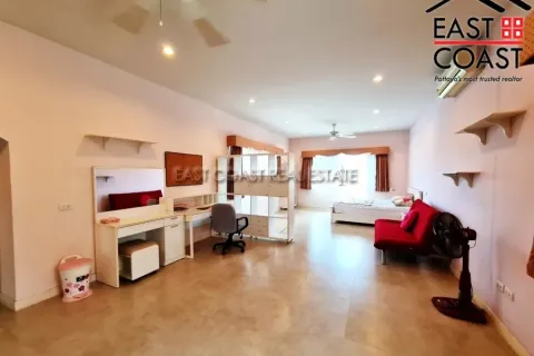 Casa de 4 dormitorios en Pattaya, Tailandia № 212390 - foto 17