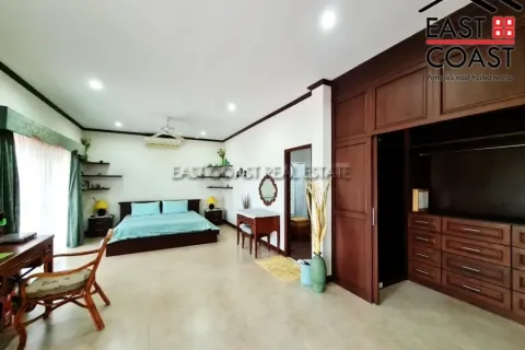 Casa de 4 dormitorios en Pattaya, Tailandia № 212390 - foto 25