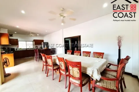Casa de 4 dormitorios en Pattaya, Tailandia № 212390 - foto 14