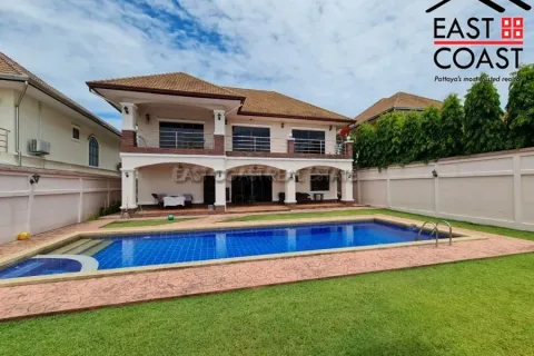 House in Pattaya, Thailand 4 bedrooms № 212390