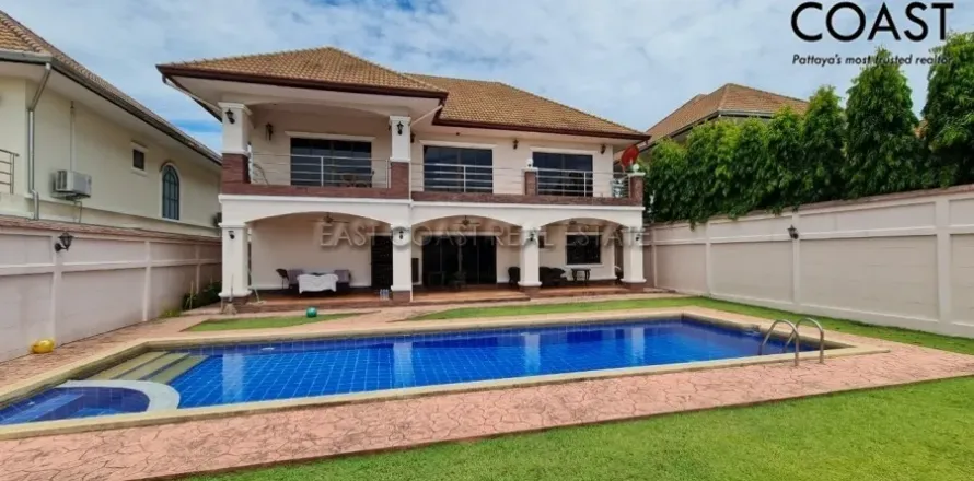 Casa de 4 dormitorios en Pattaya, Tailandia № 212390