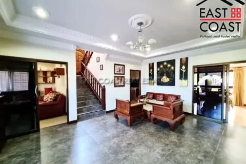 Casa de 4 dormitorios en Pattaya, Tailandia № 212390 - foto 10