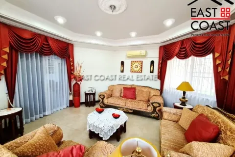 Casa de 4 dormitorios en Pattaya, Tailandia № 212390 - foto 7