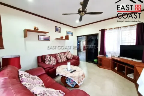 Casa de 4 dormitorios en Pattaya, Tailandia № 212390 - foto 9