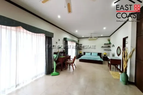 Casa de 4 dormitorios en Pattaya, Tailandia № 212390 - foto 22