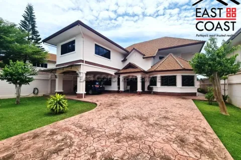 Casa de 4 dormitorios en Pattaya, Tailandia № 212390 - foto 5