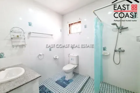 Casa de 4 dormitorios en Pattaya, Tailandia № 212390 - foto 30