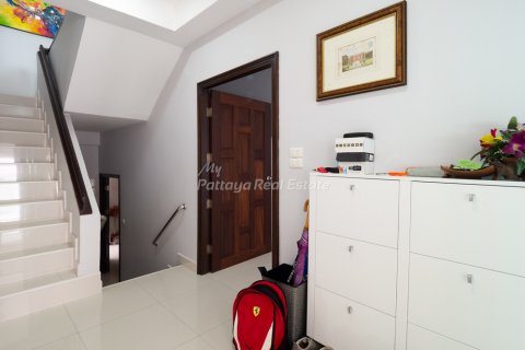 House in Pattaya, Thailand 4 bedrooms № 144568 - photo 2