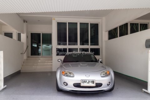 House in Pattaya, Thailand 4 bedrooms № 144568 - photo 1