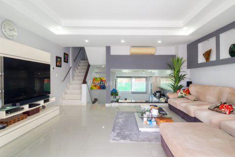 House in Pattaya, Thailand 4 bedrooms № 144568 - photo 6