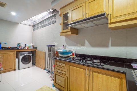 House in Pattaya, Thailand 4 bedrooms № 144568 - photo 14