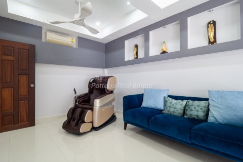 House in Pattaya, Thailand 4 bedrooms № 144568 - photo 12