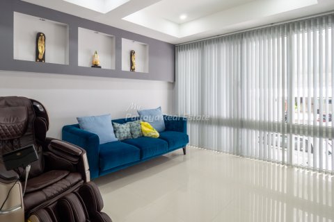 House in Pattaya, Thailand 4 bedrooms № 144568 - photo 11