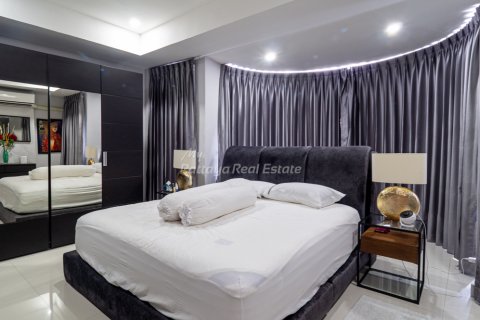 House in Pattaya, Thailand 4 bedrooms № 144568 - photo 24