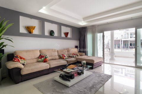 House in Pattaya, Thailand 4 bedrooms № 144568 - photo 4