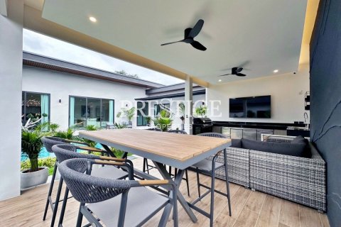 House in Pattaya, Thailand 4 bedrooms № 198222 - photo 23
