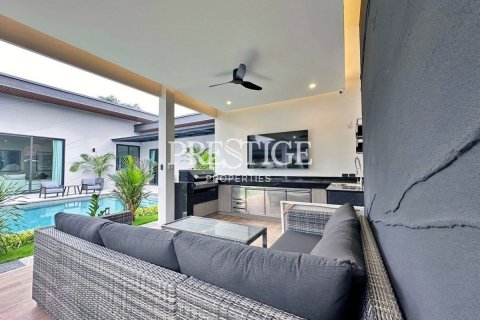 House in Pattaya, Thailand 4 bedrooms № 198222 - photo 24