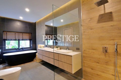 House in Pattaya, Thailand 4 bedrooms № 198222 - photo 13