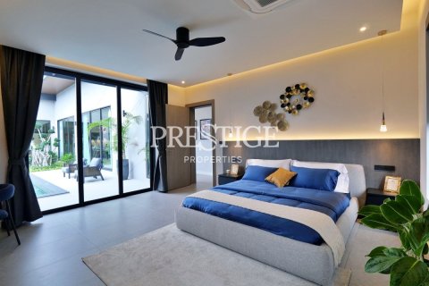 House in Pattaya, Thailand 4 bedrooms № 198222 - photo 10