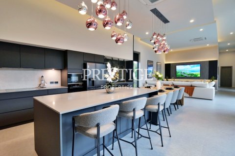 House in Pattaya, Thailand 4 bedrooms № 198222 - photo 6