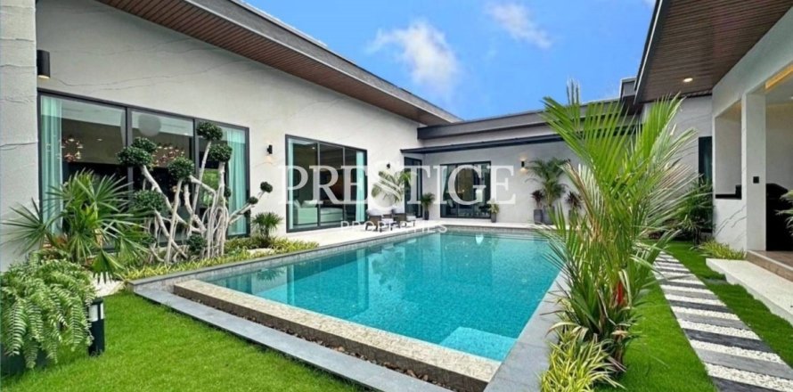 House in Pattaya, Thailand 4 bedrooms № 198222