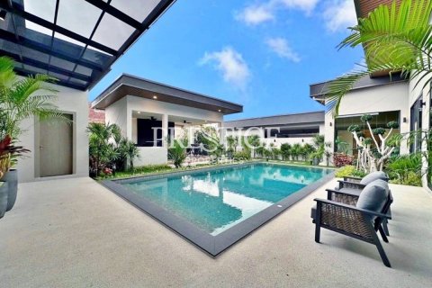 House in Pattaya, Thailand 4 bedrooms № 198222 - photo 25