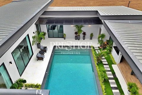 House in Pattaya, Thailand 4 bedrooms № 198222 - photo 27