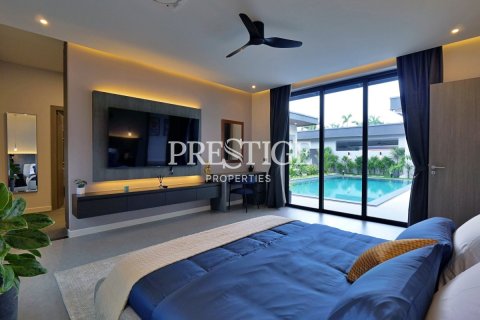 House in Pattaya, Thailand 4 bedrooms № 198222 - photo 9