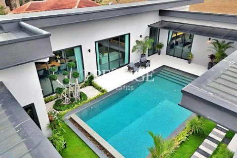 House in Pattaya, Thailand 4 bedrooms № 198222 - photo 28