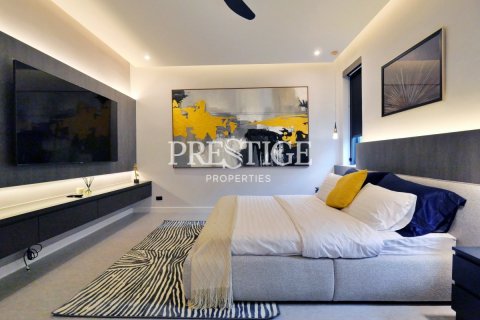 House in Pattaya, Thailand 4 bedrooms № 198222 - photo 14