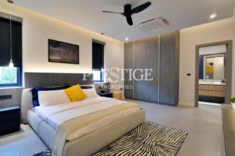 House in Pattaya, Thailand 4 bedrooms № 198222 - photo 16