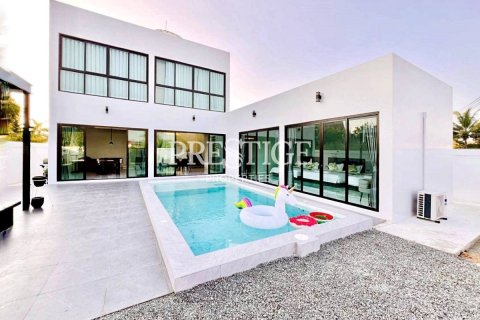 House in Pattaya, Thailand 3 bedrooms № 198223