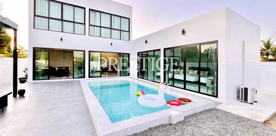 House in Pattaya, Thailand 3 bedrooms № 198223