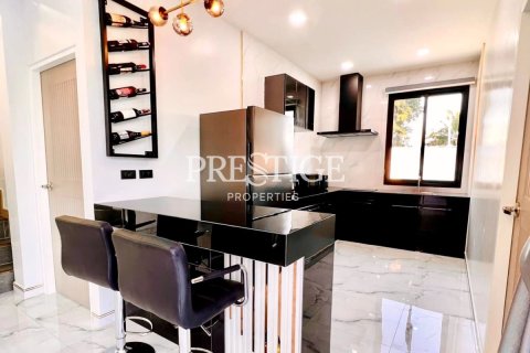 House in Pattaya, Thailand 3 bedrooms № 198223 - photo 5
