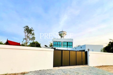 House in Pattaya, Thailand 3 bedrooms № 198223 - photo 17