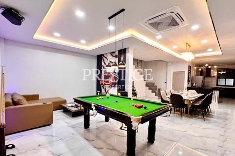 House in Pattaya, Thailand 3 bedrooms № 198223 - photo 2