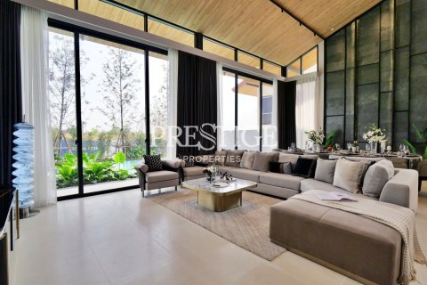 House in Pattaya, Thailand 4 bedrooms № 198225 - photo 2