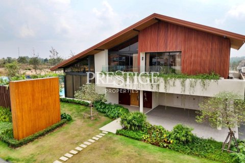 House in Pattaya, Thailand 4 bedrooms № 198225 - photo 30