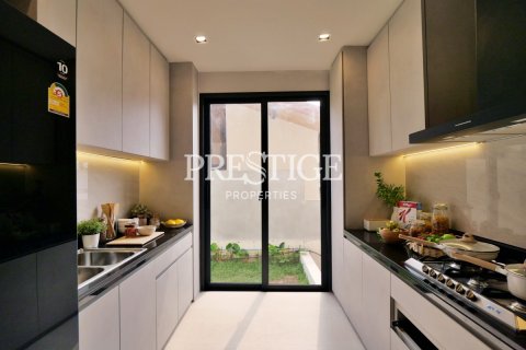 House in Pattaya, Thailand 4 bedrooms № 198225 - photo 7