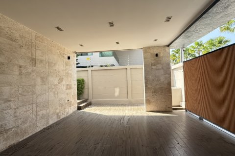 House in Pattaya, Thailand 4 bedrooms № 164840 - photo 9