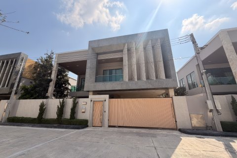 House in Pattaya, Thailand 4 bedrooms № 164840