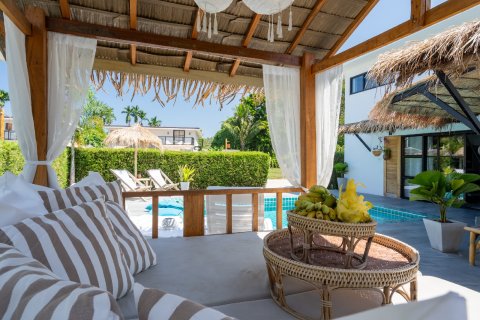 Villa in Ko Lanta Yai, Thailand 4 bedrooms № 165340 - photo 15