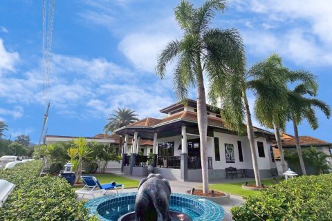 Villa in Hua Hin, Thailand 2 bedrooms № 135778 - photo 1