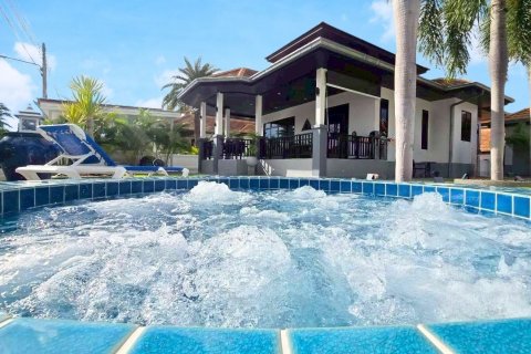 Villa in Hua Hin, Thailand 2 bedrooms № 135778 - photo 2