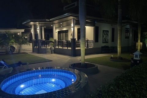 Villa in Hua Hin, Thailand 2 bedrooms № 135778 - photo 3